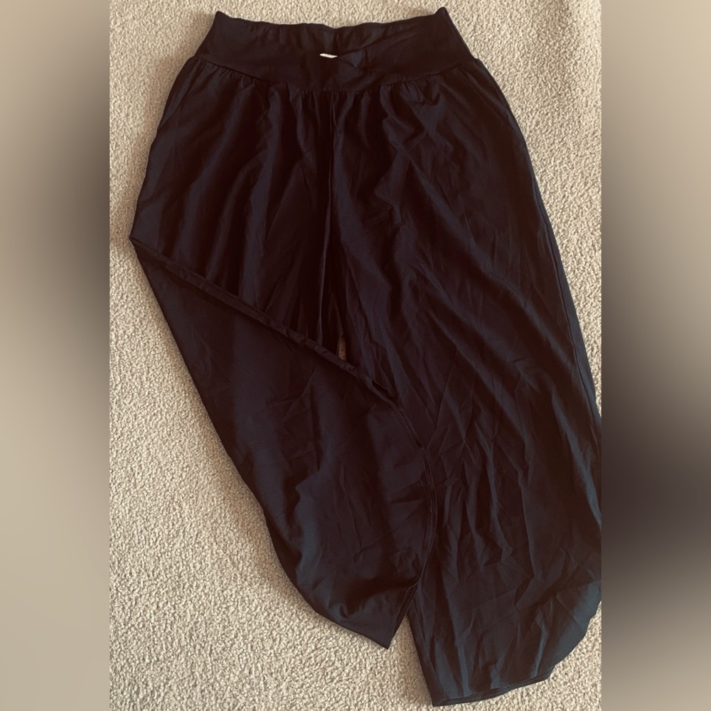 LARGE  (PETITE).   HALARA BREEZEFUL CROSSOVER QUICK DRY RESORT PANTS - Picture 5 of 9